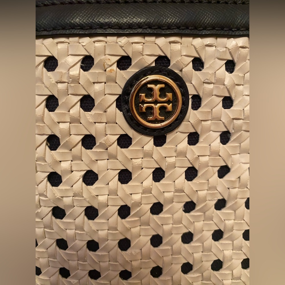 Tory Burch - EUC -Robinson Basket Weave Tote in Navy & Ivory Amazing Condition! - Picture 5 of 14